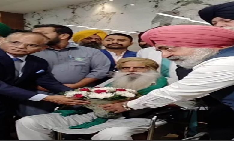 ਜਗਜੀਤ ਸਿੰਘ ਡੱਲੇਵਾਲ ਨੂੰ ਹਸਪਤਾਲ 'ਚੋ ਮਿਲੀ ਛੁੱਟੀ, ਕ‍ਾਫਲੇ ਦੇ ਰੂਪ 'ਚ ਪਿੰਡ ਵੱਲ ਰਵਾਨਾ