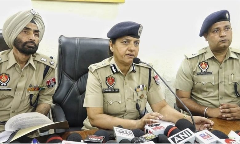 ਜ਼ਿਲ੍ਹਾ ਪੁਲਿਸ ਨੇ 34 ਦਿਨਾਂ ’ਚ 171 ਤਸਕਰ ਕੀਤੇ ਕਾਬੂ ਜ਼ਿਲ੍ਹਾ ਪੁਲਿਸ ਨੇ 34 ਦਿਨਾਂ ’ਚ 171 ਤਸਕਰ ਕੀਤੇ ਕਾਬੂ