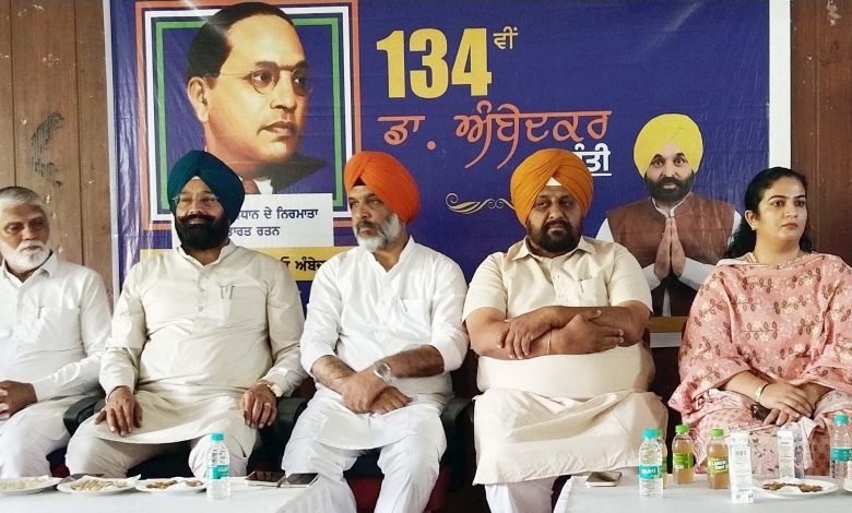 ਕੈਬਨਿਟ ਵਿੱਚ 6 ਐਸਸੀ ਮੰਤਰੀਆਂ ਦੇ ਨਾਲ, ਏਜੀ ਦਫ਼ਤਰ ਵਿੱਚ ਪਹਿਲੀ ਵਾਰ ਰਾਖਵਾਂਕਰਨ ਅਤੇ ਐਸਸੀ ਸਕਾਲਰਸ਼ਿਪ ਦੀ ਮੁਸ਼ਕਲ ਰਹਿਤ ਵੰਡ; 'ਆਪ' ਸਰਕਾਰ ਬਾਬਾ ਸਾਹਿਬ ਦੇ ਸੁਪਨੇ ਨੂੰ ਸਾਕਾਰ ਕਰ ਰਹੀ ਹੈ