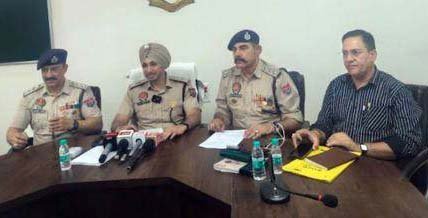 ਗੰਨ ਪੁਆਇੰਟ ਤੇ ਡਕੈਤੀਆਂ ਕਰਨ ਵਾਲੇ ਗਿਰੋਹ ਦਾ ਕੀਤਾ ਪਰਦਾਫਾਸ਼