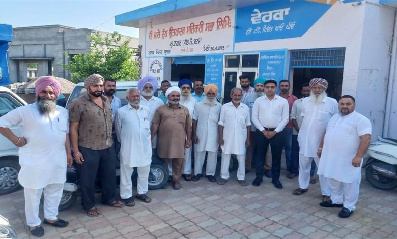 ਵੇਰਕਾ ਪਲਾਂਟ ਵੱਲੋਂ ਦੁੱਧ ਨਾ ਚੁੱਕਣ ਕਾਰਨ ਦੁੱਧ ਉਤਪਾਦਕਾਂ ’ਚ ਭਾਰੀ ਰੋਸ਼