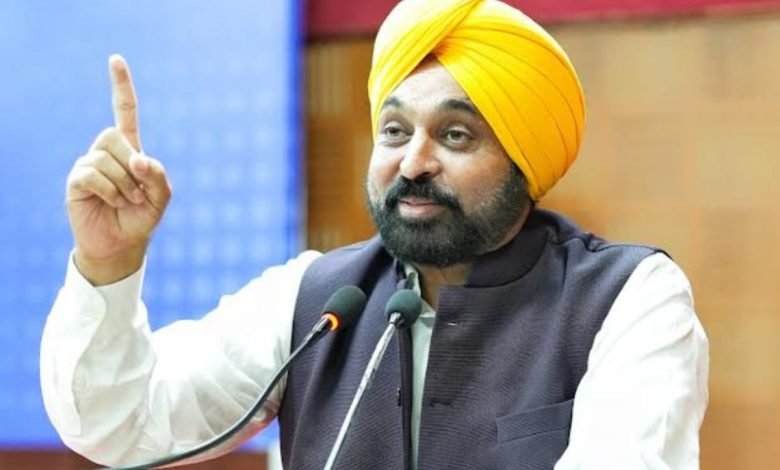 ਪੰਜਾਬ ਆਪਣੀ ਲੁੱਟ ਹੋਣ ਦੇ ਬਦਲੇ ਕਿਸੇ ਤਰ੍ਹਾਂ ਦੀ ਅਦਾਇਗੀ ਨਹੀਂ ਕਰੇਗਾ-ਭਾਖੜਾ ਡੈਮ ’ਤੇ ਸੀ.ਆਈ.ਐਸ.ਐਫ. ਦੀ ਤਾਇਨਾਤੀ ਕਰਨ ਦੇ ਫੈਸਲੇ ਲਈ ਕੇਂਦਰ ’ਤੇ ਵਰ੍ਹੇ ਮੁੱਖ ਮੰਤਰੀ