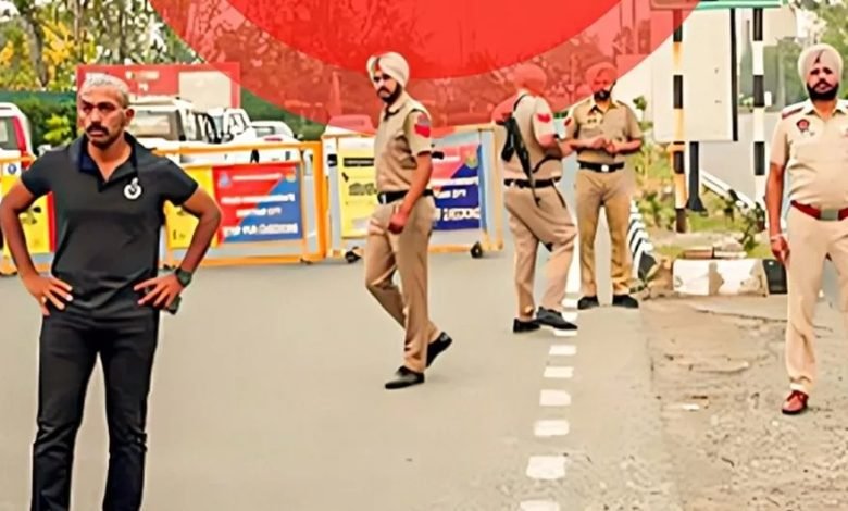 ਚੰਡੀਗੜ੍ਹ 'ਚ ਦਿਨ ਵੇਲੇ ਹਵਾਈ ਹਮਲੇ ਦੀ ਚਿਤਾਵਨੀ, ਵੱਜੇ ਸਾਇਰਨ; ਲੋਕਾਂ ਨੂੰ ਘਰ ਰਹਿਣ ਦੀ ਅਪੀਲ