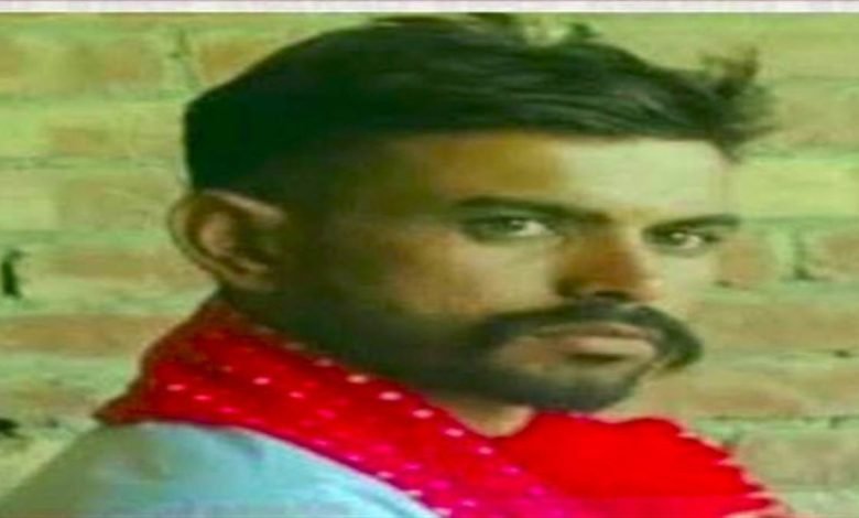 ਮਾਂ ਦੇ ਨਾਜਾਇਜ਼ ਸੰਬੰਧਾਂ ਤੋਂ ਦੁਖੀ ਸੀ ਪੁੱਤ, ਦੋਸਤ ਨਾਲ ਮਿਲ ਕੇ ਕੁਹਾੜੀ ਨਾਲ ਵੱਢਿਆ ਪ੍ਰੇਮੀ; ਵਾਰਦਾਤ ਤੋਂ ਬਾਅਦ ਫਰਾਰ