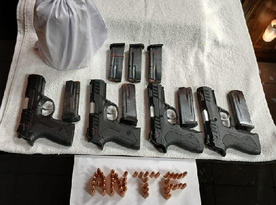 पंजाब पुलिस की बड़ी कार्रवाई! हेरोइन और हथियारों संग 3 तस्कर दबोचे पंजाब पुलिस की बड़ी कार्रवाई! हेरोइन और हथियारों संग 3 तस्कर दबोचे