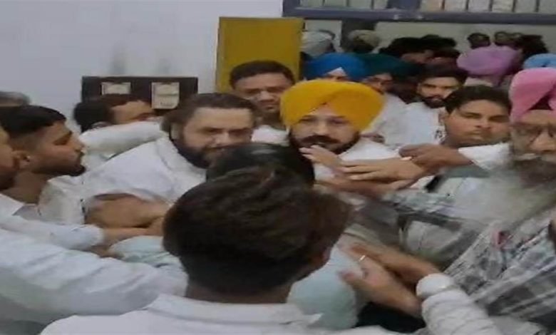 ਨਿਗਮ ਦੀ ਬਿਲਡਿੰਗ ਬ੍ਰਾਂਚ ਨੇ ਨਾਜਾਇਜ਼ ਉਸਾਰੀਆਂ ’ਤੇ ਕੀਤੀ ਕਾਰਵਾਈ ਨਿਗਮ ਦੀ ਬਿਲਡਿੰਗ ਬ੍ਰਾਂਚ ਨੇ ਨਾਜਾਇਜ਼ ਉਸਾਰੀਆਂ ’ਤੇ ਕੀਤੀ ਕਾਰਵਾਈ