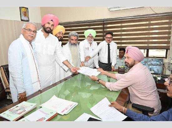 Big Breaking: Raja Warring, Channi ਤੇ Rana Gurjeet ਨਾਲ ਨਾਮਜ਼ਦਗੀ ਭਰਨ ਪਹੁੰਚੇ ਭਾਰਤ ਭੂਸ਼ਣ ਆਸ਼ੂ