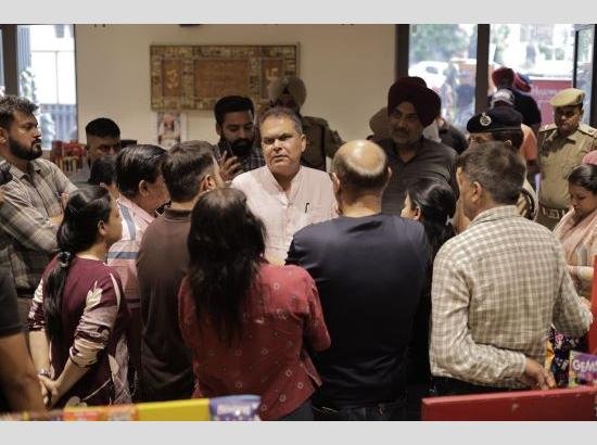 सांसद संजीव अरोड़ा ने लुटेरों को चंद घंटों में पकड़ने और कीमती सामान बरामद करने के लिए लुधियाना पुलिस की सराहना की