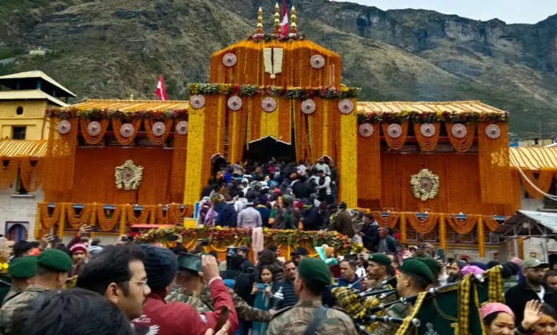 ਬਦਰੀਨਾਥ ਧਾਮ ਦੇ ਖੁੱਲ੍ਹੇ ਦਰਵਾਜ਼ੇ, CM ਪੁਸ਼ਕਰ ਧਾਮੀ ਨੇ ਕੀਤੇ ਅਖੰਡ ਜਯੋਤੀ ਦੇ ਦਰਸ਼ਨ