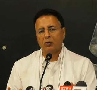 ਭਾਖੜਾ ਡੈਮ ਨੂੰ ਸਰਕਾਰ ਨੇ ਮਾਰਿਆ ਤਾਲਾ ਤਾਂ ਭੜਕੇ ਕਾਂਗਰਸੀ ਐਮਪੀ ਨੇ ਕੇਂਦਰ ਤੇ ਹੀ ਚੁੱਕਤੇ ਸਵਾਲ-ਕਿਹਾ, ਬੰਦਿਆਂ ਨੂੰ ਛੱਡੋ, ਜਾਨਵਰਾਂ ਲਈ ਵੀ ਪਾਣੀ ਨਹੀਂ 