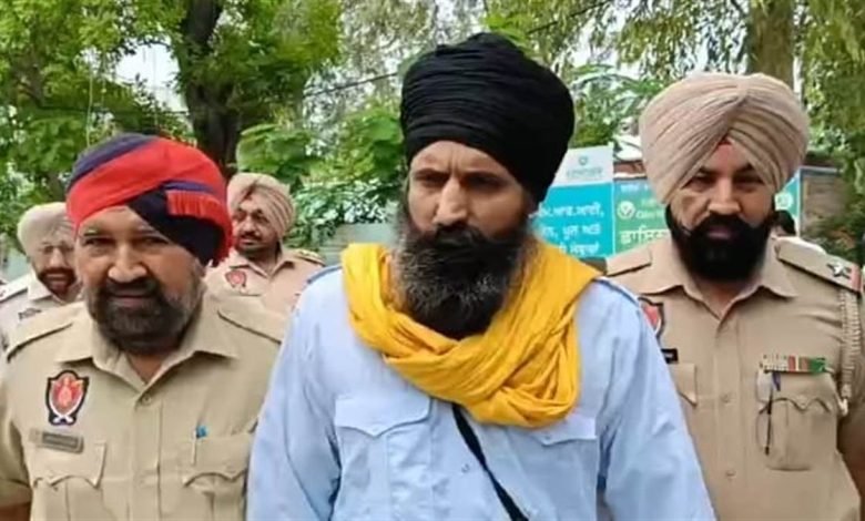 ਅੰਮ੍ਰਿਤਪਾਲ ਦੇ ਸਾਥੀ ਨੂੰ ਮੈਡੀਕਲ ਲਈ ਸਿਵਲ ਹਸਪਤਾਲ ਲਿਆਂਦਾ, ਪ੍ਰਧਾਨ ਮੰਤਰੀ ਬਾਜੇਕੇ ਨੇ ਮਜੀਠੀਆ 'ਤੇ ਵਿੰਨ੍ਹਿਆ ਨਿਸ਼ਾਨਾ