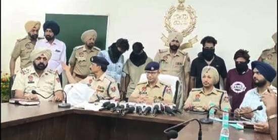 ਬਟਾਲਾ ਪੁਲਿਸ ਅਤੇ ਦਹਿਸ਼ਤਗਰਦਾਂ ਚ ਮੁਕਾਬਲਾ, ਰਿਕਵਰੀ ਦੌਰਾਨ ਹੋਈ ਫਾਇਰਿੰਗ ਬਟਾਲਾ ਪੁਲਿਸ ਅਤੇ ਦਹਿਸ਼ਤਗਰਦਾਂ ਚ ਮੁਕਾਬਲਾ, ਰਿਕਵਰੀ ਦੌਰਾਨ ਹੋਈ ਫਾਇਰਿੰਗ