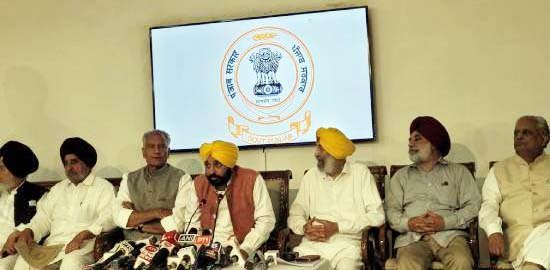 'ਜੱਟ ਗੰਨਾ ਨਹੀਂ ਦੇਂਦਾ ਭੇਲੀ ਦੇ ਦਿੰਦਾ': ਭਗਵੰਤ ਮਾਨ ਸਰਬ-ਪਾਰਟੀ ਮੀਟਿੰਗ ਤੋਂ ਬਾਅਦ ਬੋਲੇ 