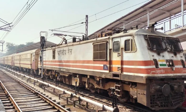 ਉਤਸਰਗ ਐਕਸਪ੍ਰੈਸ 'ਚ ਬੰਬ ਦੀ ਸੂਚਨਾ ਨਾਲ ਮਚੀ ਹਫੜਾ-ਦਫੜੀ