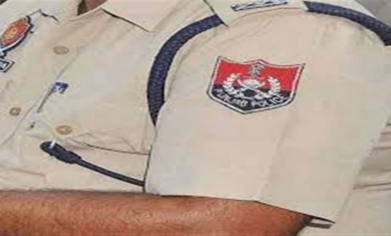 ਬਠਿੰਡਾ CIA ਸਟਾਫ ਦਾ ਏਐਸਆਈ ਗੋਲੀ ਲੱਗਣ ਨਾਲ ਜ਼ਖ਼ਮੀ, ਡਕੈਤੀ ਮਾਮਲੇ 'ਚ ਲੋੜੀਂਦੇ ਕਥਿਤ ਦੋਸ਼ੀ ਨੂੰ ਫੜਨ ਗਈ ਸੀ ਟੀਮ ਬਠਿੰਡਾ CIA ਸਟਾਫ ਦਾ ਏਐਸਆਈ ਗੋਲੀ ਲੱਗਣ ਨਾਲ ਜ਼ਖ਼ਮੀ, ਡਕੈਤੀ ਮਾਮਲੇ 'ਚ ਲੋੜੀਂਦੇ ਕਥਿਤ ਦੋਸ਼ੀ ਨੂੰ ਫੜਨ ਗਈ ਸੀ ਟੀਮ
