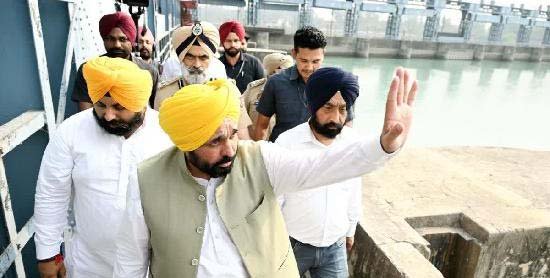 भाखड़ा नहर जल विवाद: पंजाब-हरियाणा आमने-सामने, भगवंत मान ने बुलाई सर्वदलीय बैठक, मंगलवार को विशेष सत्र भाखड़ा नहर जल विवाद: पंजाब-हरियाणा आमने-सामने, भगवंत मान ने बुलाई सर्वदलीय बैठक, मंगलवार को विशेष सत्र