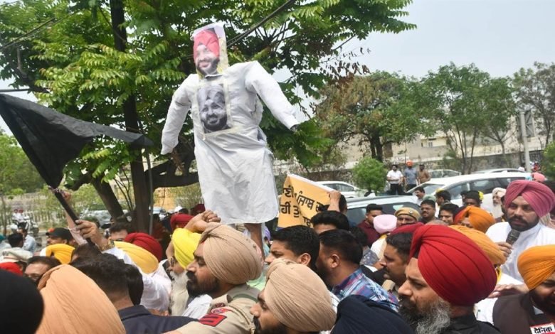 ਪਾਣੀ ਦੇ ਮੁੱਦੇ ’ਤੇ ਪ੍ਰਦਰਸ਼ਨ ਦੌਰਾਨ ‘ਆਪ’ ਤੇ ਭਾਜਪਾ ਵਾਲੇ ਆਹਮਣੇ-ਸਾਹਮਣੇ