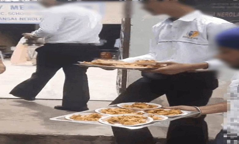 ਸਕੂਲ ’ਚ ਵਿਕਾਸ ਕੰਮਾਂ ਦੇ ਉਦਘਾਟਨ ਮੌਕੇ ਵਿਦਿਆਰਥੀ ਬਣੇ ਵੇਟਰ