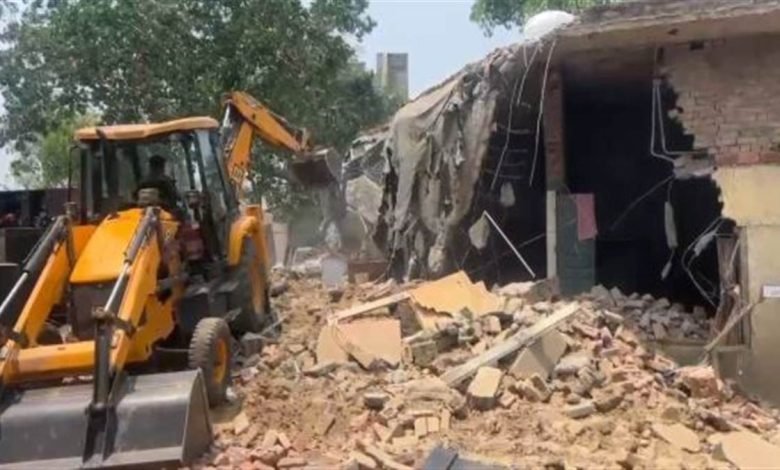 ਨਸ਼ਾ ਤਸਕਰ ਪਤੀ-ਪਤਨੀ ਦੇ ‘ਆਸ਼ਿਆਨੇ’ ’ਤੇ ਚੱਲਿਆ ਪੀਲਾ ਪੰਜਾ ਨਸ਼ਾ ਤਸਕਰ ਪਤੀ-ਪਤਨੀ ਦੇ ‘ਆਸ਼ਿਆਨੇ’ ’ਤੇ ਚੱਲਿਆ ਪੀਲਾ ਪੰਜਾ