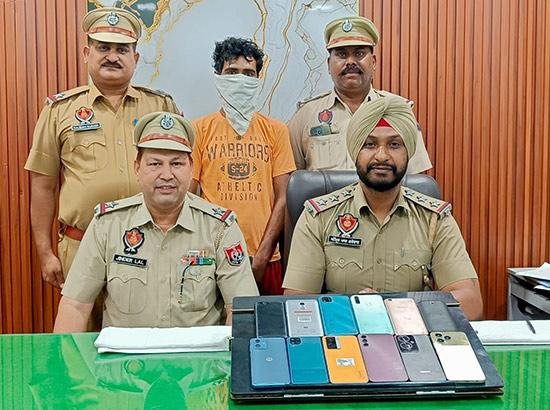 ਲੁਧਿਆਣਾ ਪੁਲਿਸ ਵੱਲੋਂ ਚੋਰੀ ਦੇ ਮੋਬਾਈਲਾਂ ਸਮੇਤ ਇਕ ਕਾਬੂ ਲੁਧਿਆਣਾ ਪੁਲਿਸ ਵੱਲੋਂ ਚੋਰੀ ਦੇ ਮੋਬਾਈਲਾਂ ਸਮੇਤ ਇਕ ਕਾਬੂ