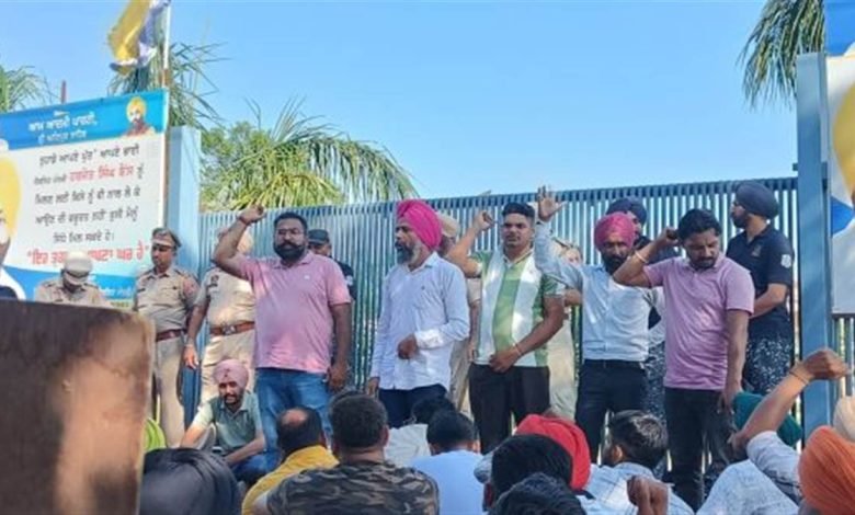 ਬੇਰੁਜ਼ਗਾਰਾਂ ਨੇ ਪੁੱਟੇ ਨਾਕੇ, ਪੁਲਿਸ ਨਾਲ ਹੋਈ ਖਿੱਚਧੂਹ
