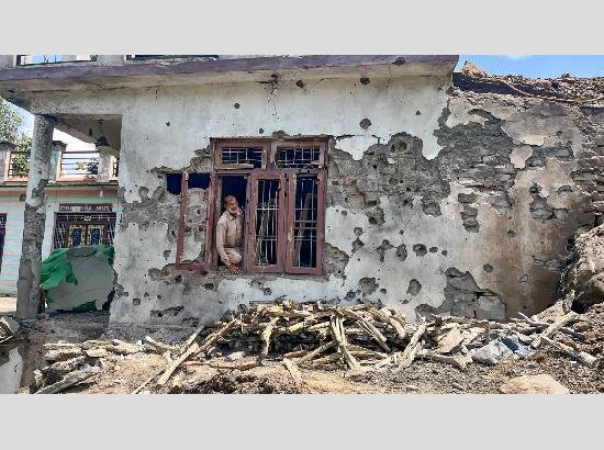 ऑपरेशन खत्म: बर्बादी को देखकर लोगों की आँखों में पानी