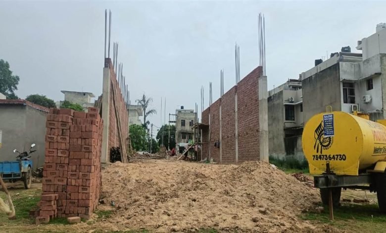 ਡੇਰਾਬੱਸੀ 'ਚ ਨਾਜਾਇਜ਼ ਉਸਾਰੀਆਂ ਦਾ ਕੰਮ ਧੜੱਲੇ ਨਾਲ ਜਾਰੀ
