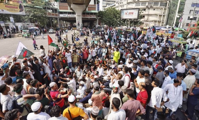 ਬੰਗਲਾਦੇਸ਼ 'ਚ ਮੁੜ ਵਿਗੜੇ ਹਾਲਾਤ, ਇਸ ਵਾਰ ਕੱਟੜਪੰਥੀਆਂ ਨੇ ਯੂਨਸ ਨੂੰ ਦਿੱਤੀ ਵੱਡੀ ਚਿਤਾਵਨੀ