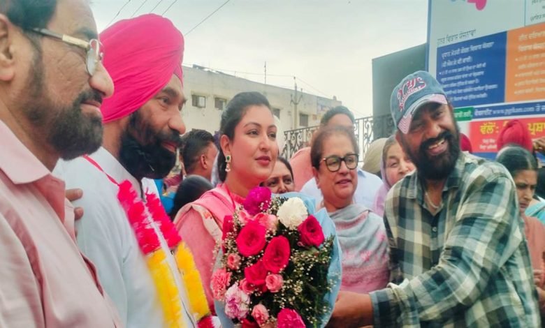 ਨਗਰ ਕੌਂਸਲ ਖਰੜ ਦੀ ਪ੍ਰਧਾਨ ਨੂੰ ਕੁਰਸੀ ਤੋਂ ਹਟਾਇਆ, AAP ਦੇ 2 ਵਿਧਾਇਕਾਂ ਨੇ 18 ਕੌਂਸਲਰਾਂ ਨਾਲ ਮਿਲ ਕੇ ਪਾਸ ਕੀਤਾ ਬੇਭਰੋਸਗੀ ਮਤਾ
