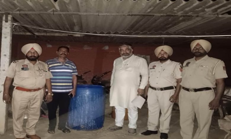 ਪੁਲਿਸ ਨੇ ਬਰਾਮਦ ਕੀਤੀ 200 ਲੀਟਰ ਲਾਹਣ ਪੁਲਿਸ ਨੇ ਬਰਾਮਦ ਕੀਤੀ 200 ਲੀਟਰ ਲਾਹਣ