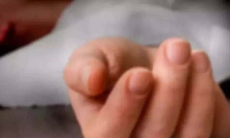 ਕੁੜੀ ਨੇ 23ਵੀਂ ਮੰਜ਼ਿਲ ਤੋਂ ਮਾਰੀ ਛਾਲ, ਬਾਈਕ 'ਤੇ ਡਿੱਗੀ ਤੇ ਦੋ ਹਿੱਸਿਆਂ 'ਚ ਵੰਡਿਆ ਗਿਆ ਸਰੀਰ; ਜਾਂਚ 'ਚ ਜੁਟੀ ਪੁਲਿਸ