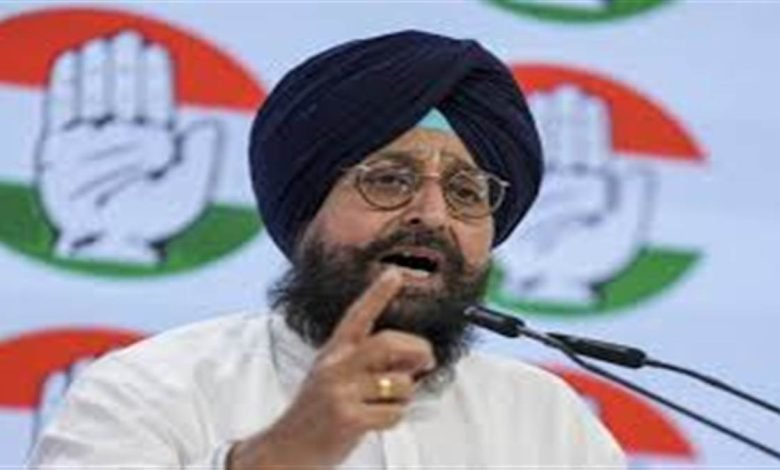 ਵਿਜੀਲੈਂਸ ਅਧਿਕਾਰੀਆਂ ਦੀ ਮੁਅੱਤਲੀ ਖ਼ਤਮ ਕਰਨ ’ਤੇ ਵਿਰੋਧੀ ਧਿਰ ਦੇ ਨਿਸ਼ਾਨੇ ’ਤੇ ਆਈ ਸਰਕਾਰ