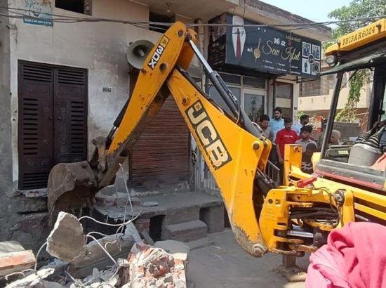 ਨਸ਼ਾ ਤਸਕਰਾਂ ਵੱਲੋਂ ਗੈਰ ਕਾਨੂੰਨੀ ਤਰੀਕੇ ਨਾਲ ਬਣਾਈਆਂ ਜਾਇਦਾਦਾਂ ਤੇ ਚੱਲਿਆ ਬੁਲਡੋਜਰ