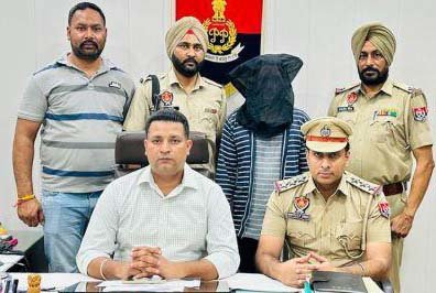 ਲੁਧਿਆਣਾ ਪੁਲਿਸ ਵੱਲੋਂ ਨਸ਼ੇ ਸਮੇਤ ਸਮਗਲਰ ਕਾਬੂ ਲੁਧਿਆਣਾ ਪੁਲਿਸ ਵੱਲੋਂ ਨਸ਼ੇ ਸਮੇਤ ਸਮਗਲਰ ਕਾਬੂ