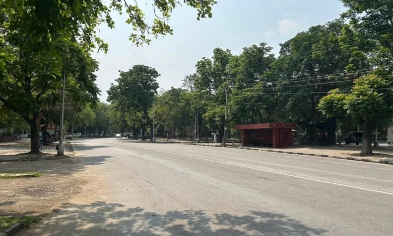 ਚੰਡੀਗੜ੍ਹ ਦੀਆਂ ਸੜਕਾਂ 'ਤੇ ਪਸਰਿਆ ਸੰਨਾਟਾ, ਲਾਗੂ ਹੋਈ ਧਾਰਾ 163, ਬੱਸ ਅੱਡਿਆਂ 'ਤੇ ਫਸੇ ਵਿਦਿਆਰਥੀ