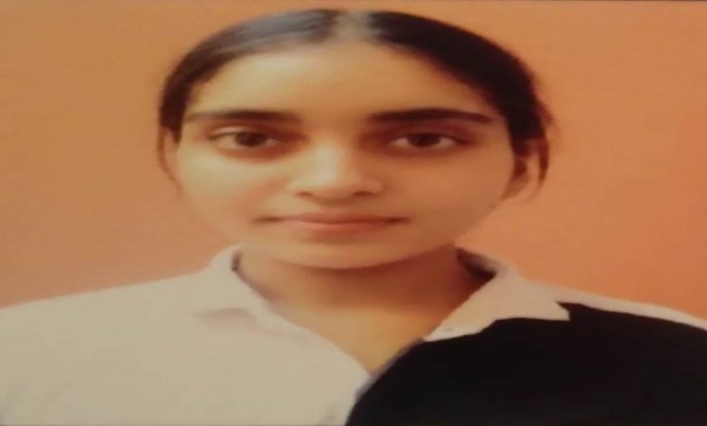 ਮਜ਼ਦੂਰ ਮਾਪਿਆਂ ਦੀ ਧੀ ਕੋਮਲਪ੍ਰੀਤ ਨੇ ਜ਼ਿਲ੍ਹੇ ’ਚੋਂ ਪਹਿਲਾ ਸਥਾਨ ਪ੍ਰਾਪਤ ਕੀਤਾ