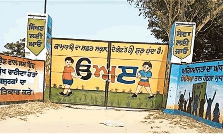 ਘਾਲਾਮਾਲਾ : ਸਕੂਲ ਦੇ ਗੇਟ 'ਤੇ ਕਾਰਟੂਨਾਂ ਨੂੰ ਬਣਾ 'ਤਾ ਮਨਰੇਗਾ ਮਜ਼ਦੂਰ, MP ਰੰਧਾਵਾ ਨੇ ਡੀਸੀ ਨੂੰ ਦਿੱਤੇ ਜਾਂਚ ਦੇ ਨਿਰਦੇਸ਼