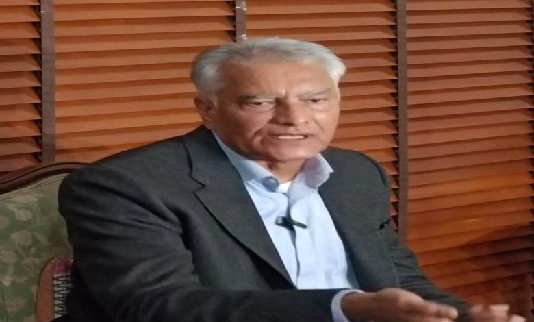 ਕਿਸਾਨ ਸੰਗਠਨਾਂ ਨੂੰ ਵਿਰੋਧ ਪ੍ਰਦਰਸ਼ਨ ਫਿਲਹਾਲ ਕਰਨੇ ਚਾਹੀਦੇ ਹਨ ਮੁਲਤਵੀ, ਇਹ ਦੁਸ਼ਮਣ ਨਾਲ ਲੜਨ ਤੇ ਦੇਸ਼ ਨਾਲ ਖੜਨ ਦਾ ਸਮਾਂ ਹੈ: ਜਾਖੜ