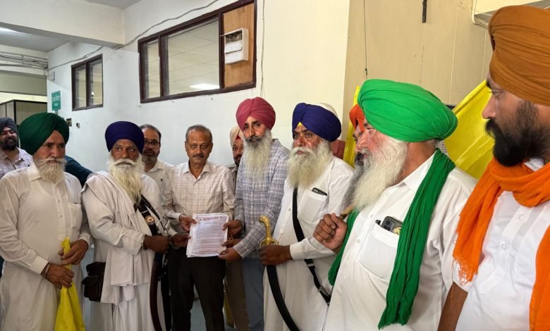 ਬੰਦੀ ਸਿੰਘਾਂ ਦੀ ਰਿਹਾਈ ਤੇ ਬੇਅਦਬੀ ਦੇ ਦੋਖ਼ੀਆਂ ਨੂੰ ਸਜ਼ਾਵਾਂ ਦਿਵਾਉਣ ਲਈ ਕੌਮੀ ਇਨਸਾਫ਼ ਮੋਰਚਾ ਕੱਢਿਆ ਰੋਸ ਮਾਰਚ