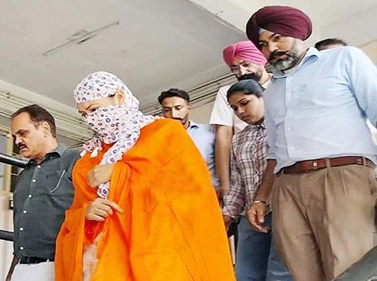 ਵਿਜੀਲੈਂਸ ਮਿਹਰਬਾਨ : ਥਾਰ ਵਾਲੀ ਬੀਬੀ ਦਾ ਇੱਕ ਦਿਨ ਪਹਿਲਾਂ ਪੂਰਾ ਕੀਤਾ ਰਿਮਾਂਡ ਵਿਜੀਲੈਂਸ ਮਿਹਰਬਾਨ : ਥਾਰ ਵਾਲੀ ਬੀਬੀ ਦਾ ਇੱਕ ਦਿਨ ਪਹਿਲਾਂ ਪੂਰਾ ਕੀਤਾ ਰਿਮਾਂਡ