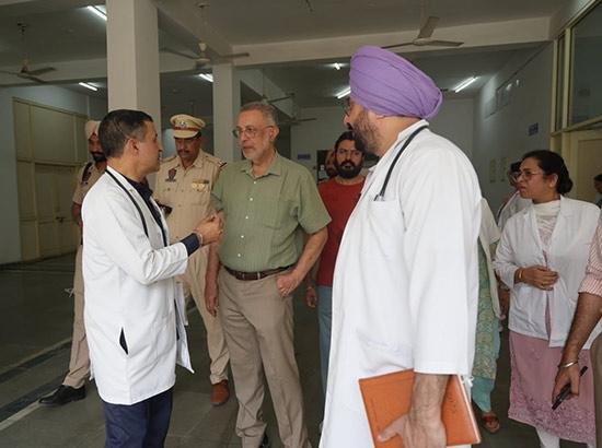ਸਿਹਤ ਮੰਤਰੀ ਵੱਲੋਂ ਕੋਵਿਡ ਪ੍ਰਬੰਧਨ ਦੀਆਂ ਤਿਆਰੀਆਂ ਲਈ ਮਾਤਾ ਕੌਸ਼ੱਲਿਆ ਤੇ ਰਾਜਿੰਦਰਾ ਹਸਪਤਾਲ ਦੀ ਅਚਨਚੇਤ ਚੈਕਿੰਗ