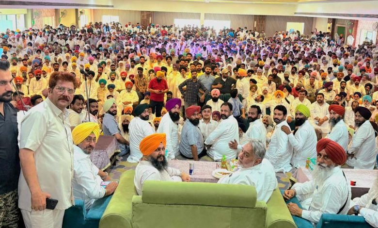 ਪੰਜਾਬ ਅਤੇ ਕੇਂਦਰ ਸਰਕਾਰ ਵੱਲੋਂ ਉਡਾਈਆਂ ਜਾ ਰਹੀਆਂ ਹਨ ਸੰਵਿਧਾਨ ਦੀਆਂ ਧੱਜੀਆਂ- ਡਿੰਪਾ,ਜ਼ੀਰਾ