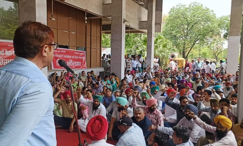 ਤਾਲਮੇਲ ਕਮੇਟੀ ਪੈਰਾ ਮੈਡੀਕਲ ਅਤੇ ਸਿਹਤ ਕਰਮਚਾਰੀ ਪੰਜਾਬ ਵੱਲੋਂ ਰੋਸ ਧਰਨਾ ਲੱਗਾ ਕੀਤਾ ਗਿਆ ਪ੍ਰਦਰਸ਼ਨ