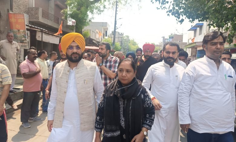 ਮੁਸ਼ਕਿਲ ਵੇਲੇ 'ਚ ਪੰਜਾਬ ਦੀ ਮਾਨ ਸਰਕਾਰ ਬਣੀ ਲੋਕਾਂ ਦੀ ਢਾਲ; ਤਰੁਨਪ੍ਰੀਤ ਸਿੰਘ ਸੌਂਦ ਅਤੇ ਡਾ. ਬਲਜੀਤ ਕੌਰ ਵੱਲੋਂ ਫਾਜ਼ਿਲਕਾ ਦਾ ਦੌਰਾ