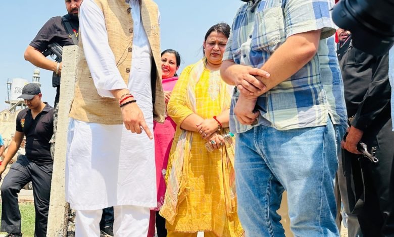 ਆਪ ਸਰਕਾਰ ਵੱਲੋਂ ਪੰਜਾਬ ਦੇ ਪਿੰਡਾਂ ਦੀ ਨੁਹਾਰ ਬਦਲਣ ਦਾ ਨਵਾਂ ਅਧਿਆਏ: 15000 ਛੱਪੜਾਂ ਦੀ ਸਾਫ-ਸਫਾਈ ਤੇ 13000 ਪੇਂਡੂ ਖੇਡ ਮੈਦਾਨਾਂ ਦੀ ਸ਼ਾਨਦਾਰ ਪਹਿਲਕਦਮੀ ਆਪ ਸਰਕਾਰ ਵੱਲੋਂ ਪੰਜਾਬ ਦੇ ਪਿੰਡਾਂ ਦੀ ਨੁਹਾਰ ਬਦਲਣ ਦਾ ਨਵਾਂ ਅਧਿਆਏ: 15000 ਛੱਪੜਾਂ ਦੀ ਸਾਫ-ਸਫਾਈ ਤੇ 13000 ਪੇਂਡੂ ਖੇਡ ਮੈਦਾਨਾਂ ਦੀ ਸ਼ਾਨਦਾਰ ਪਹਿਲਕਦਮੀ