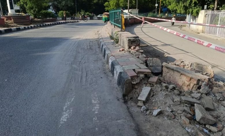 ਔਡੀ ਨੇ ਮਚਾਈ ਤਬਾਹੀ, ਬਾਈਕ ਸਵਾਰ ਜੋੜੇ ਨੂੰ ਮਾਰੀ ਟੱਕਰ ਔਡੀ ਨੇ ਮਚਾਈ ਤਬਾਹੀ, ਬਾਈਕ ਸਵਾਰ ਜੋੜੇ ਨੂੰ ਮਾਰੀ ਟੱਕਰ