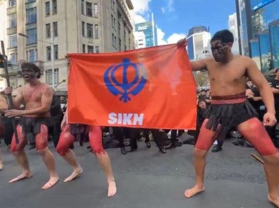 ਔਕਲੈਂਡ ਸ਼ਹਿਰ ’ਚ ਵਿਵਾਦਗ੍ਰਸਤ ਈਸਾਈ ਬੁਨਿਆਦੀ ਸੰਗਠਨ ‘ਡੈਸਟੀਨੀ ਚਰਚ’ ਸਮਰਥਕਾਂ ਵੱਲੋਂ ‘ਵਿਦੇਸ਼ੀ ਧਰਮਾਂ’ ਵਿਰੁੱਧ ਪ੍ਰਦਰਸ਼ਨ