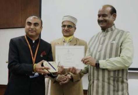 IAS ਅਫ਼ਸਰ ਵਿਵੇਕ ਚੰਦੇਲ ਨੂੰ ਸਰਵੋਤਮ ਪੁਰਸਕਾਰ ਮਿਲਿਆ