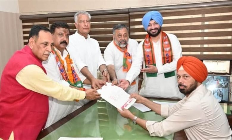 ਭਾਜਪਾ ਉਮੀਦਵਾਰ ਜੀਵਨ ਗੁਪਤਾ ਨੇ ਦਾਖਲ ਕੀਤੇ ਨਾਮਜ਼ਦਗੀ ਪੱਤਰ, ਜਾਖੜ ਤੇ ਬਿੱਟੂ ਸਮੇਤ ਕਈ ਆਗੂ ਰਹੇ ਮੌਜੂਦ