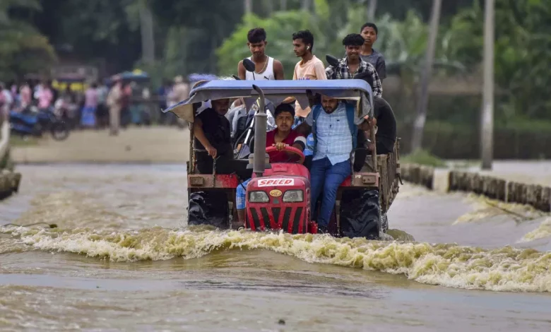 North East 'ਚ ਹੜ੍ਹ ਤੇ ਜ਼ਮੀਨ ਖਿਸਕਣ ਦੀਆਂ ਭਿਆਨਕ ਤਸਵੀਰਾਂ, ਹੁਣ ਤੱਕ 50 ਲੋਕਾਂ ਦੀ ਮੌਤ ਤੇ 1500 ਪਿੰਡ ਡੁੱਬੇ